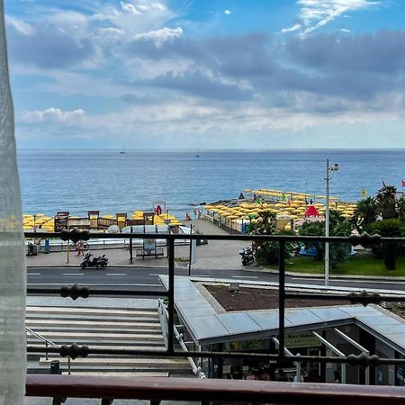 Splendido appartamento con vista mare su piazza Dante Varazze Esterno foto