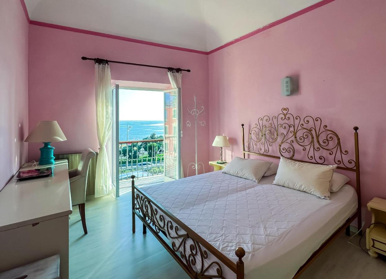 Splendido appartamento con vista mare su piazza Dante Varazze Esterno foto